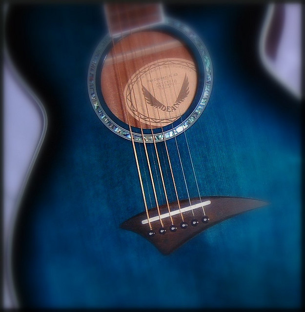 guitare bleue