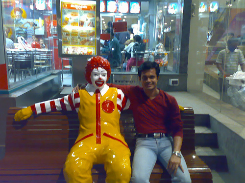 Pourtant, le clown inspire confiance...