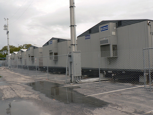 Un lycée ou une prison? Un lycée.