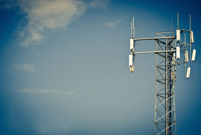 sms-furtif-antenne-relai-640px