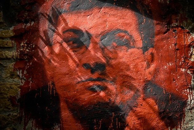 julien-coupat-graffiti-par-Abode-of-chaos-cc-owni--2