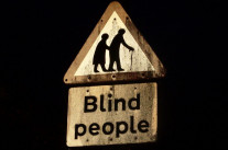 Journalistes, laissez-vous les camelots titrer vos articles?