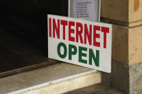 Internet ne peut pas être contrôlé, autant s’y faire